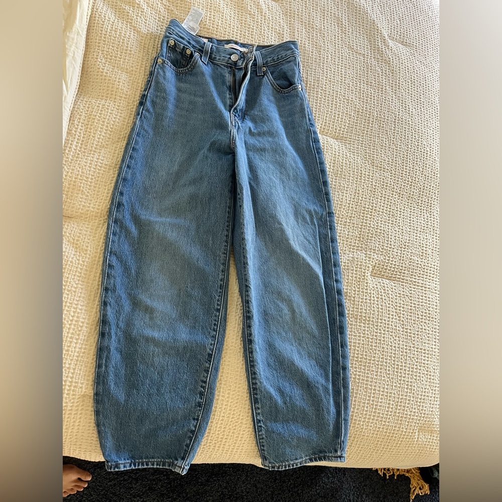 Levi’s balloon jeans